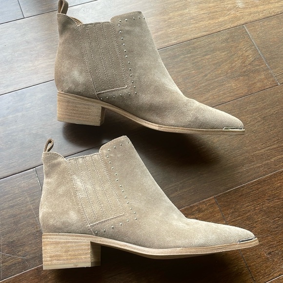 Marc Fisher Ltd Yami Studded Chelsea Suede Booties Ankle Boots Womens Size 7.5 - Picture 2 of 7
